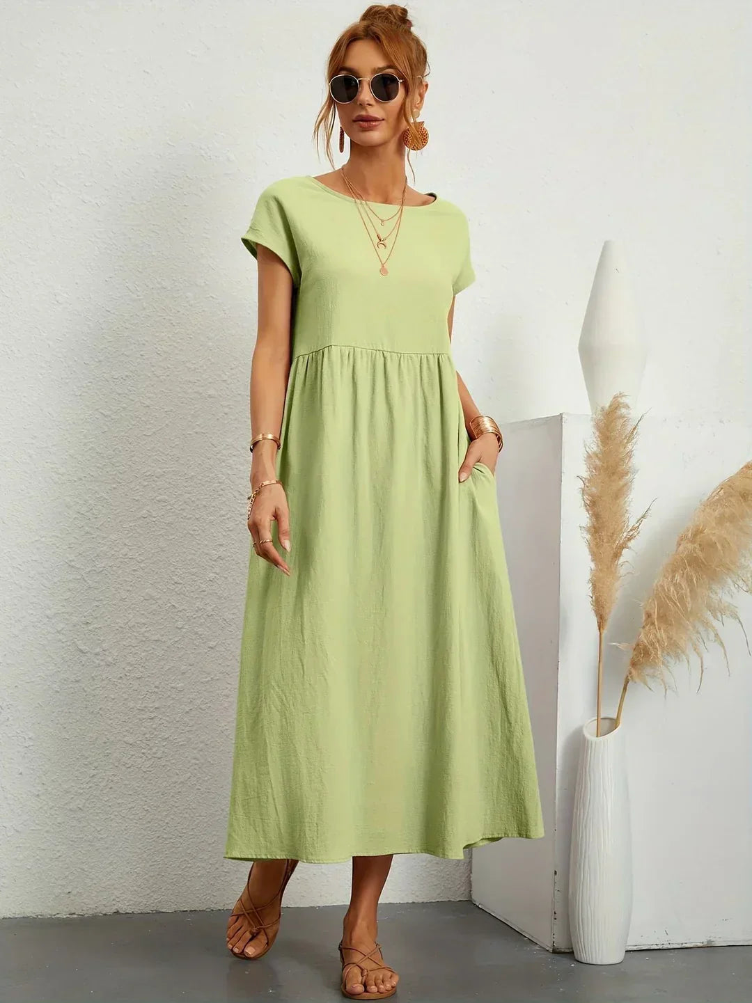 Lora | A midi dress with timeless elegance